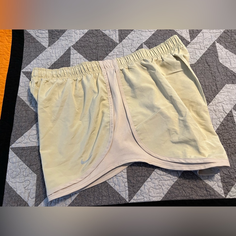 Nike Tempo Shorts Rattan XXL